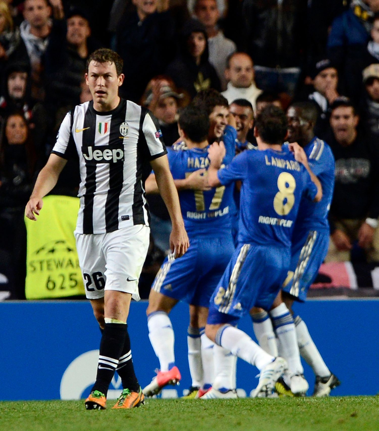 Chelsea - Juventus, radost domácích, naštvaný Lichtsteiner