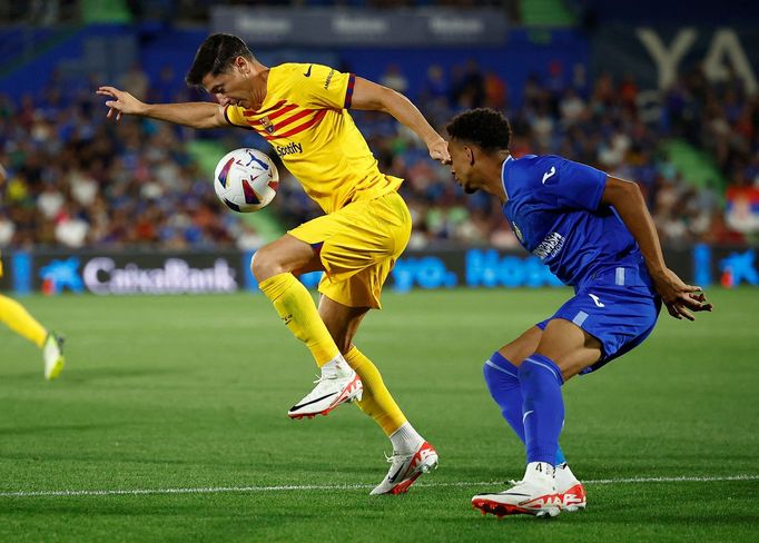 Soccer Football - Spain - LaLiga - Getafe v FC Barcelona - Coliseum Alfonso Perez, Getafe, Spain - August 13, 2023 FC Barcelona's Robert Lewandowski in action with Getafe