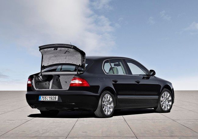 Nová Škoda Superb unikátní otevírání kufru