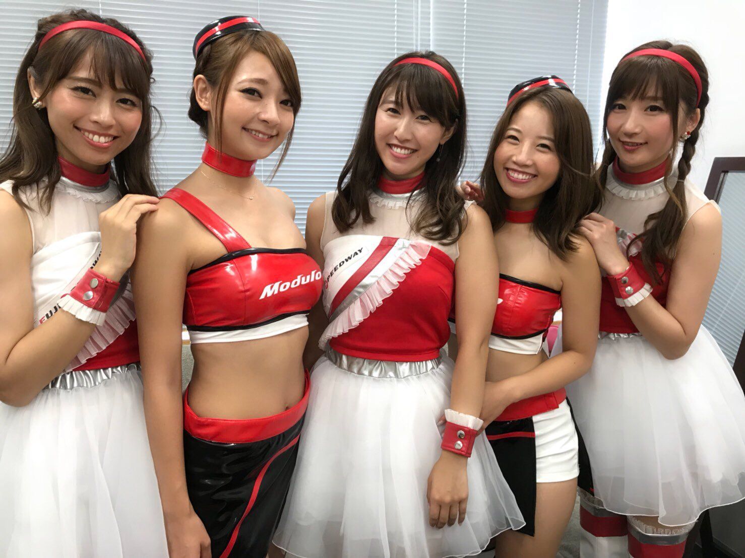 Závodní královny  z japonského šampionátu sportovních vozů Super GT