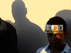 Mladý Jihoafričan má své politické preference doslova "napsány na čele"