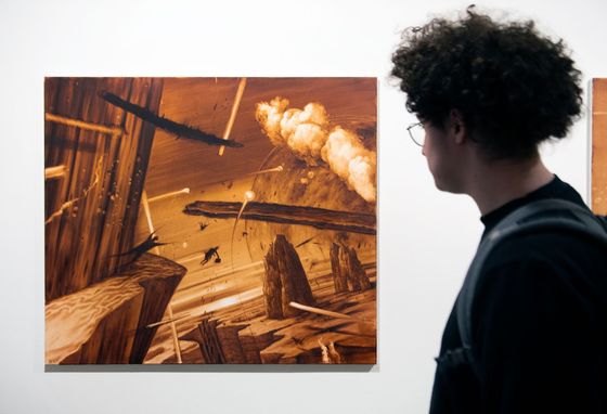 Na snímku z výstavy je Skálův obraz Konec, 2018, olej na plátně, 100 x 115 cm.