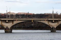 Libeňský most by mohl být památkou, demolice se odkládá. Ministerstvo zahájilo řízení