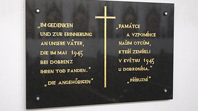 Dosud jediná připomínka masakru v kostele ve Ždírci