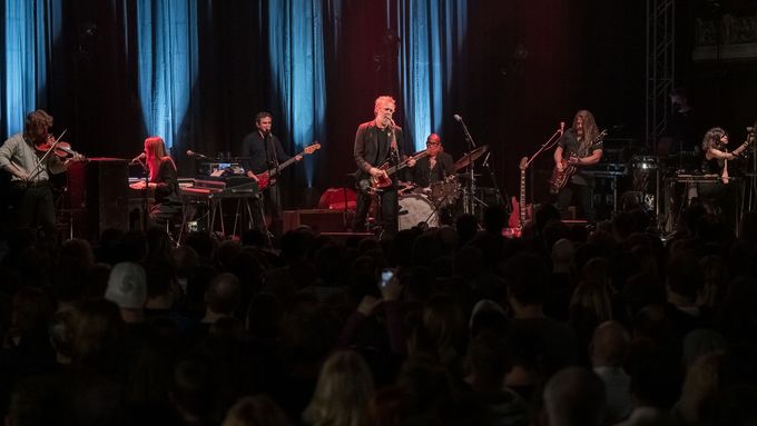 Glen Hansard v Praze zazpíval i skladby z repertoáru své kapely The Frames a projektu The Swell Season. Foto: Libor Galia