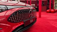 Čtyřdveřové kupé stojí na nové platformě s 800V elektrickou architekturou. Ta přiváží především až 320kW nabíjení a možnost doplnit 325 kilometrů za deset minut.