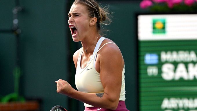 Světová dvojka Aryna Sabalenková z Běloruska je jednou z tenistek, které budou smět na letošní Wimbledon