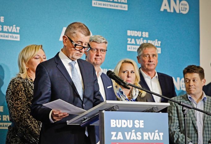 Záběr z tiskové konference ve volebního štábu hnutí ANO. Praha, 9. 10. 2021