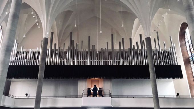 Nové varhany od rakouské firmy Rieger Orgelbau v kasselském kostele svatého Martina.