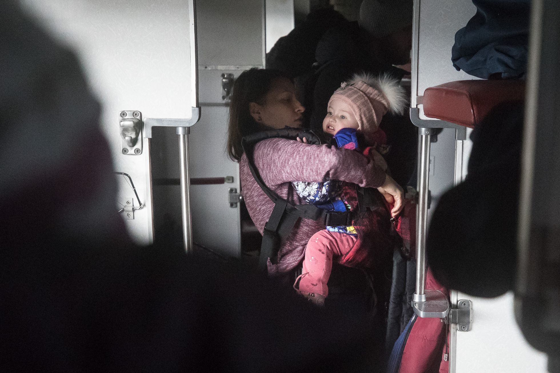 Válka na Ukrajině - nádraží Lvov, uprchlíci, děti, ukrajinci, humanitární krize