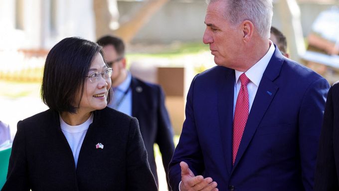 Tchajwanská prezidentka Cchaj Jing-wen a šéf americké Sněmovny reprezentantů Kevin McCarthy