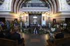 Poslední rozloučení pro veřejnost s koučem, který úspěšně působil i v ruských klubech, se konalo v pardubickém krematoriu už po rodinné pietě.