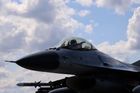 "Nikdo to ještě nedokázal." Pilot ukrajinské F-16 doslova rozstřílel ruské rakety