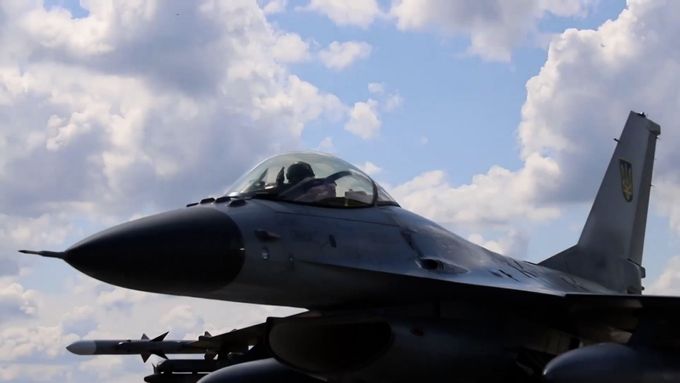 Ukrajina začala požívat americké F-16 v srpnu 2024.  Znamenaly „novou kapitolu“ pro její letectvo.