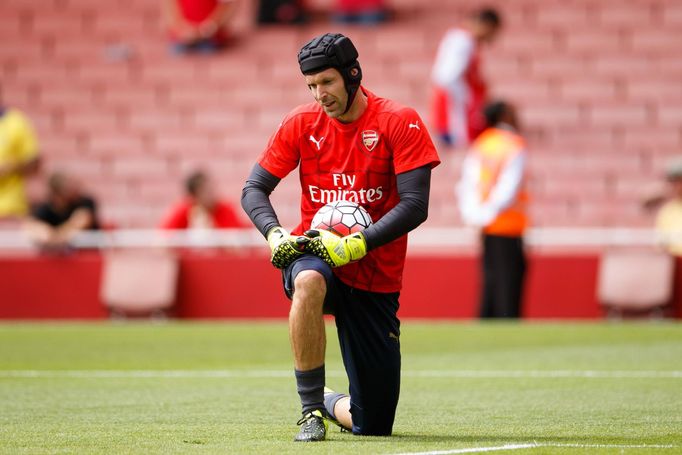 PL, Arsenal-West Ham:Petr Čech při rozvičení