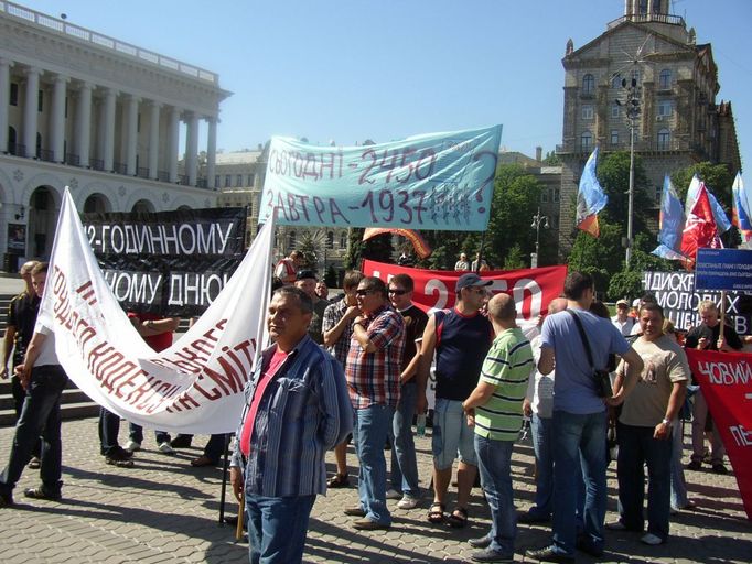 Připomínka stalinských represí z roku 1937 na demonstraci.