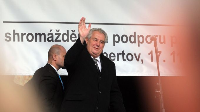 SPO stála podpora prezidenta Miloše Zemana 17. listopadu desítky tisíc korun.