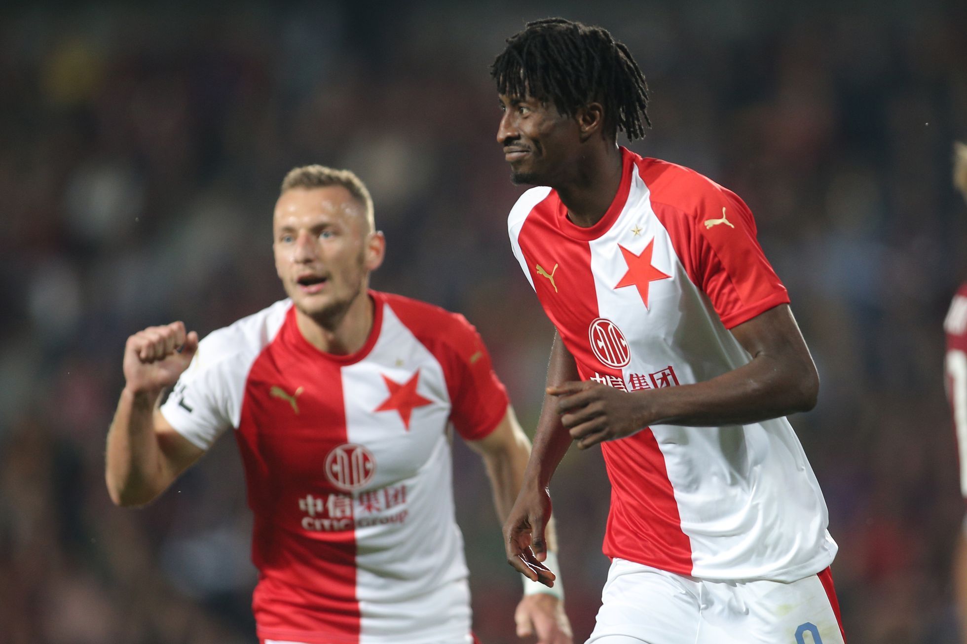 Peter Olayinka slaví v derby Sparta - Slavia v 10. kole první ligy