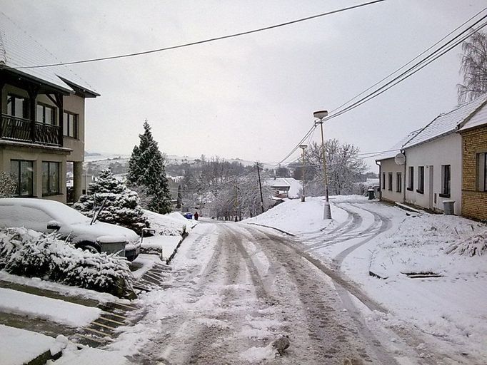 V Nesovicích na Vyškovsku sněží celé dopoledne.