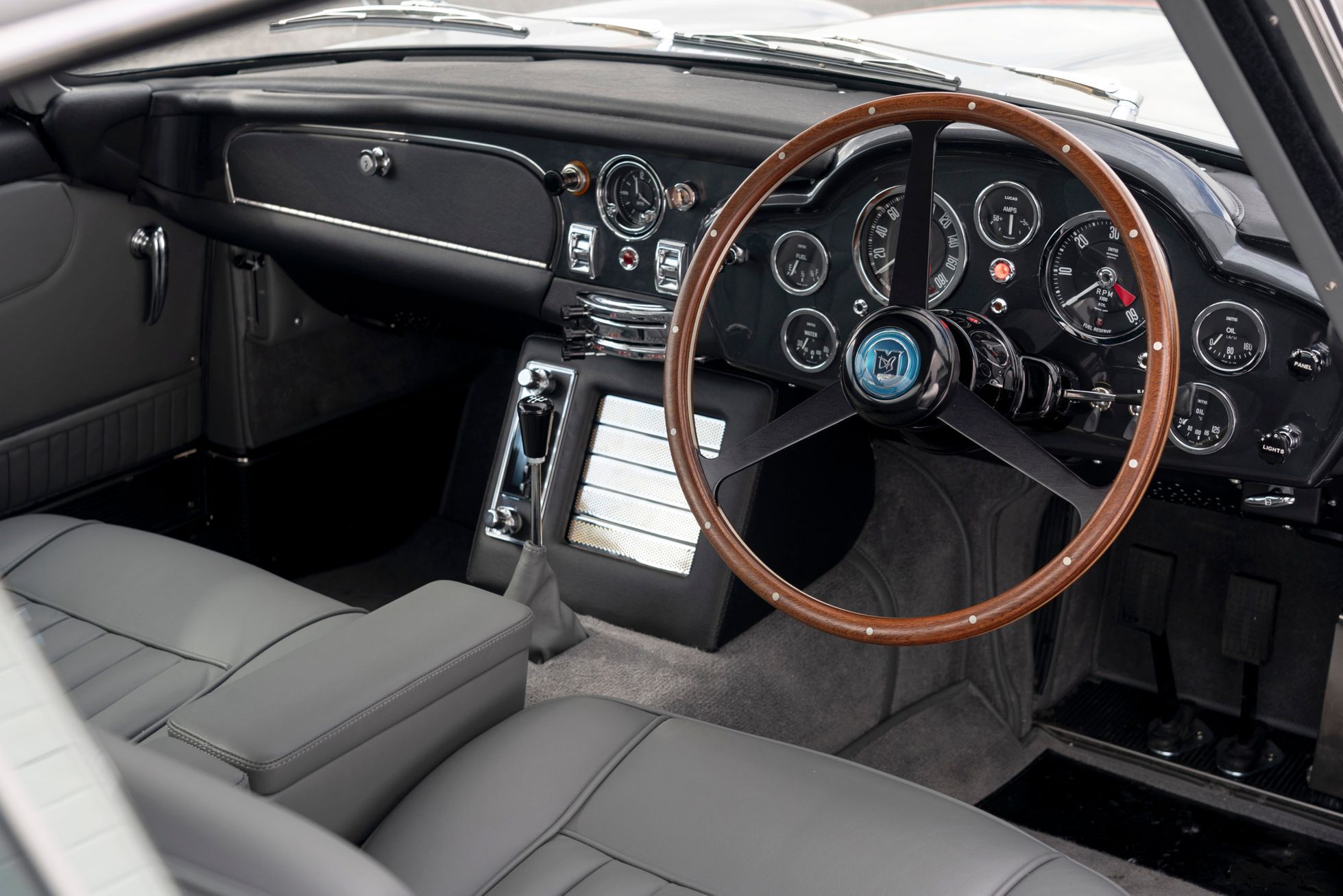 Aston Martin DB5 Bond Continuation