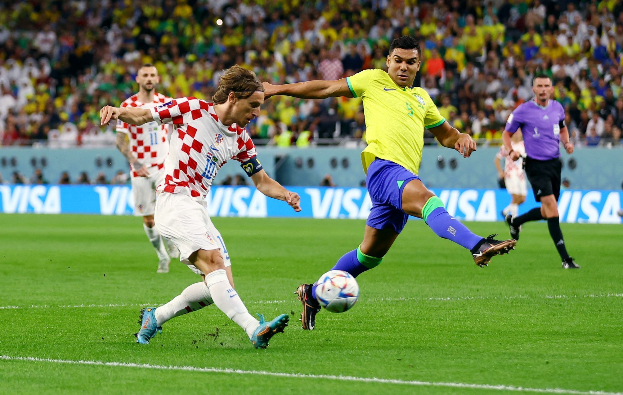 Luka Modrič a Casemiro  ve čtvrtfinále MS 2022 Chorvatsko - Brazílie