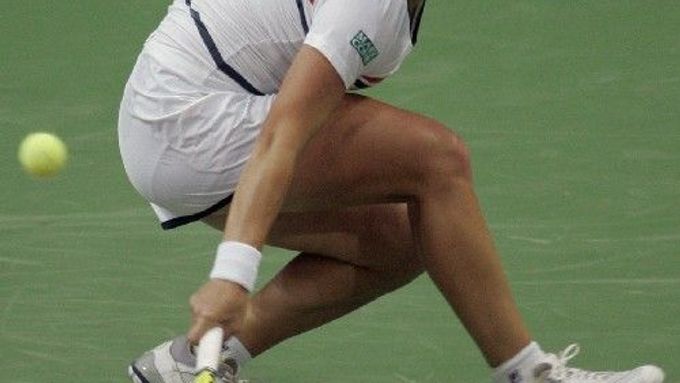 Ruská tenistka Světlana Kuzněcovová ve finále Fed Cupu proti Italce Maře Santangelové.