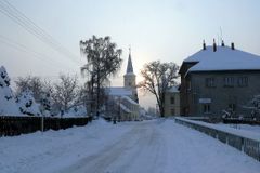 Dopravu na Vysočině komplikoval silný vítr, sníh a mráz