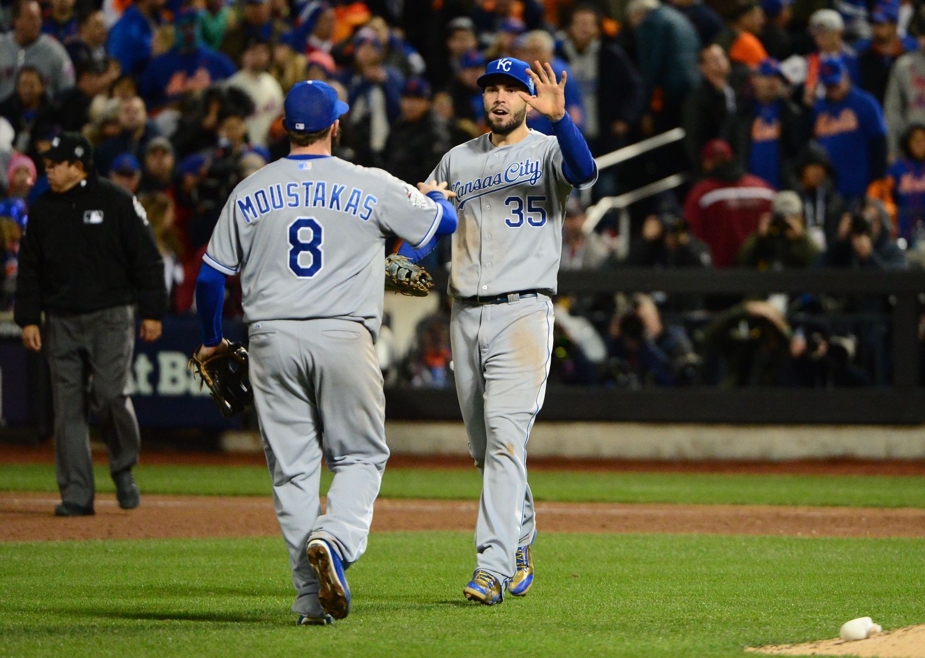Radost baseballistů Kansasu City po výhře na hřišti NY Mets