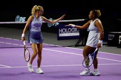 Siniaková rozjela Turnaj mistryň úspěšně. S Američankou zvládly nečekané drama