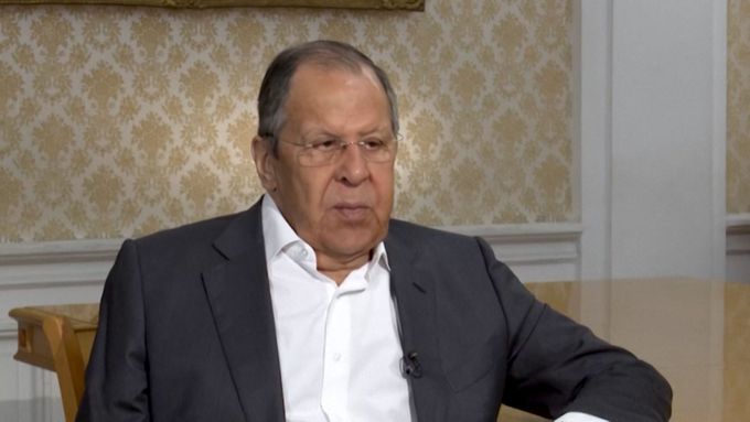 "Mírová jednání by měla začít na expertní úrovni a postupně," prohlásil Lavrov