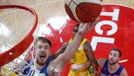 Čeští basketbalisté na mistrovství světa v Číně v úvodním utkání osmifinálové skupiny deklasovali 93:71 Brazílii a udrželi šanci na postup do čtvrtfinále.