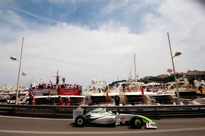 Jenson Button s vozem Brawn při tréninku na Velkou cenu Monaka.