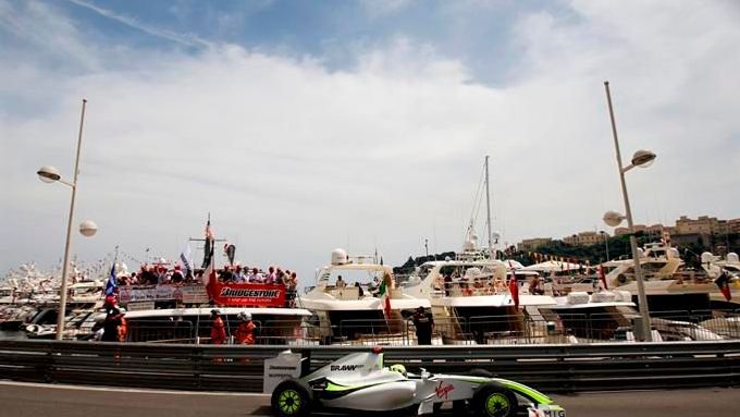 Jenson Button nakročil i k vítězství v Monaku