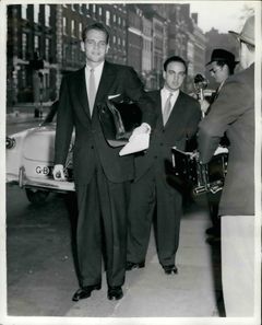 Zleva David Schine a Roy Cohn v Londýně roku 1953, kdy pro senátora Josepha McCarthyho hledali komunisty.