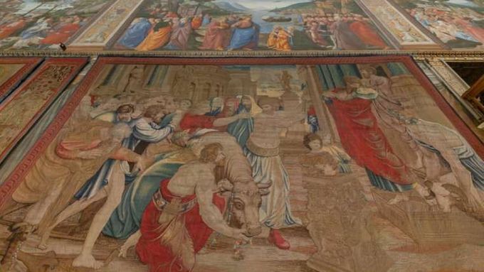 Oficiální video ukazující Raffaelovy tapiserie v Sixtinské kapli.