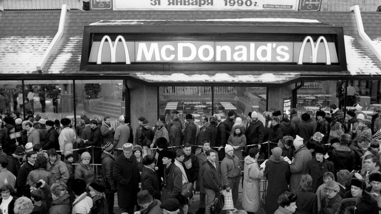 Jak malý stánek ovládl svět. Úspěch McDonald´s přišel až se synem českých emigrantů
