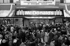 Jak malý stánek ovládl svět. Úspěch McDonald´s přišel až se synem českých emigrantů