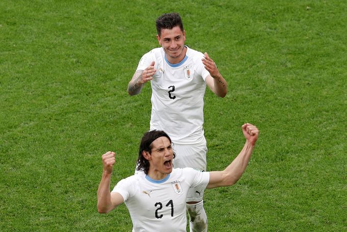 Jose Gimenez a Edinson Cavani v zápase s Egyptem