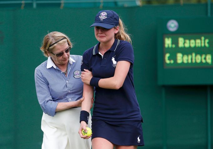 Sběračka míčů na Wimbledonu 2013