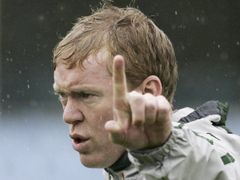 Trenér Steve Staunton má problém. Nad Čechy musí zvítězit, ale chybějí mu opory mužstva.