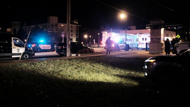 Do vánočního průvodu u Milwaukee vjelo auto. Zemřelo pět lidí, zraněných je přes 40; Zdroj foto: Reuters