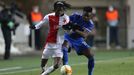 Peter Olayinka a Daniel Amartey v prvním zápase 2. kola EL Slavia - Leicester