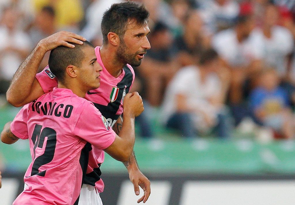 Giovinco a Vučinič, fotbalisté Juventusu Turín při zápase Serie A proti Udine