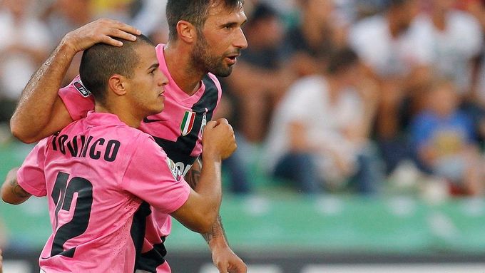 Giovinco a Vučinič se radují z branky do sítě Udine.
