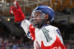 "Kolik ti je? Co řešíš?" Červenka se cítil jako maskot, impulz k odrazu dodal Antoš