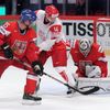 Hokej, MS 2013, Česko - Dánsko: Ondřej Pavelec a Jan Hejda - Kirill Starkov