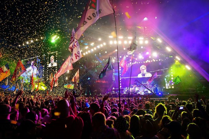 Elton John na festivalu Glastonbury.