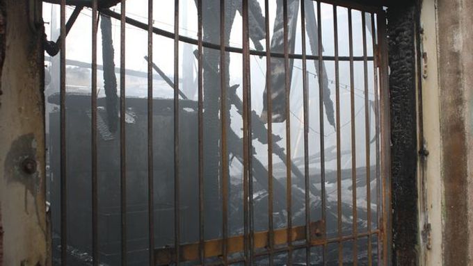 Požár pravděpodobně způsobila manipulace s otevřeným ohněm.