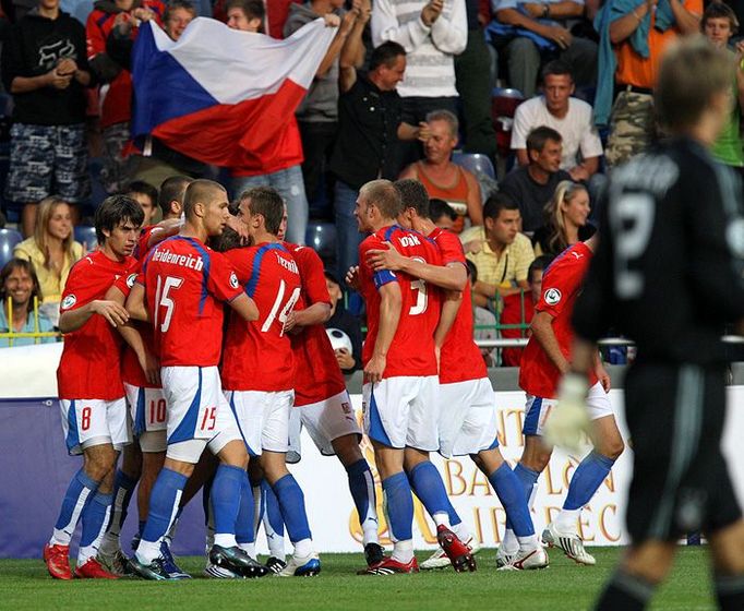 Češi oslavují vyrovnávací gól na 1:1.