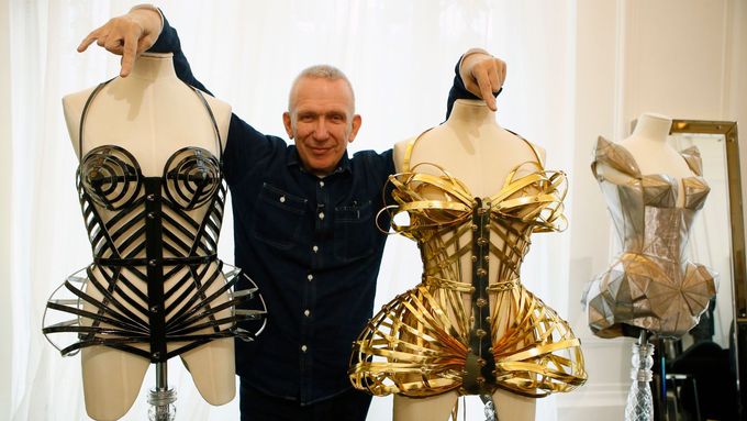 Jean-Paul Gaultier působí v módní branži čtyři desítky let. Slíbil, že jeho příští kolekce bude celá o recyklaci.